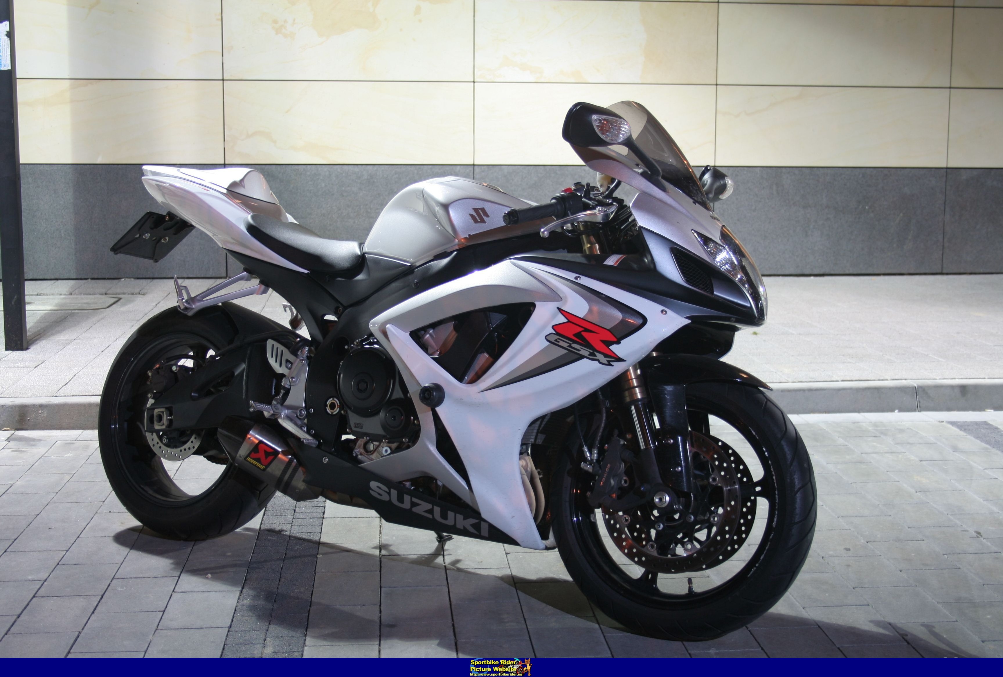 Suzuki GSX R 600 k8