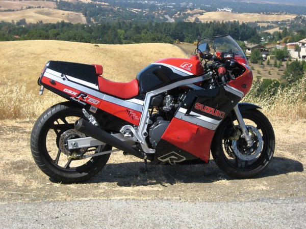 1986 Suzuki GSX-R 750 #10