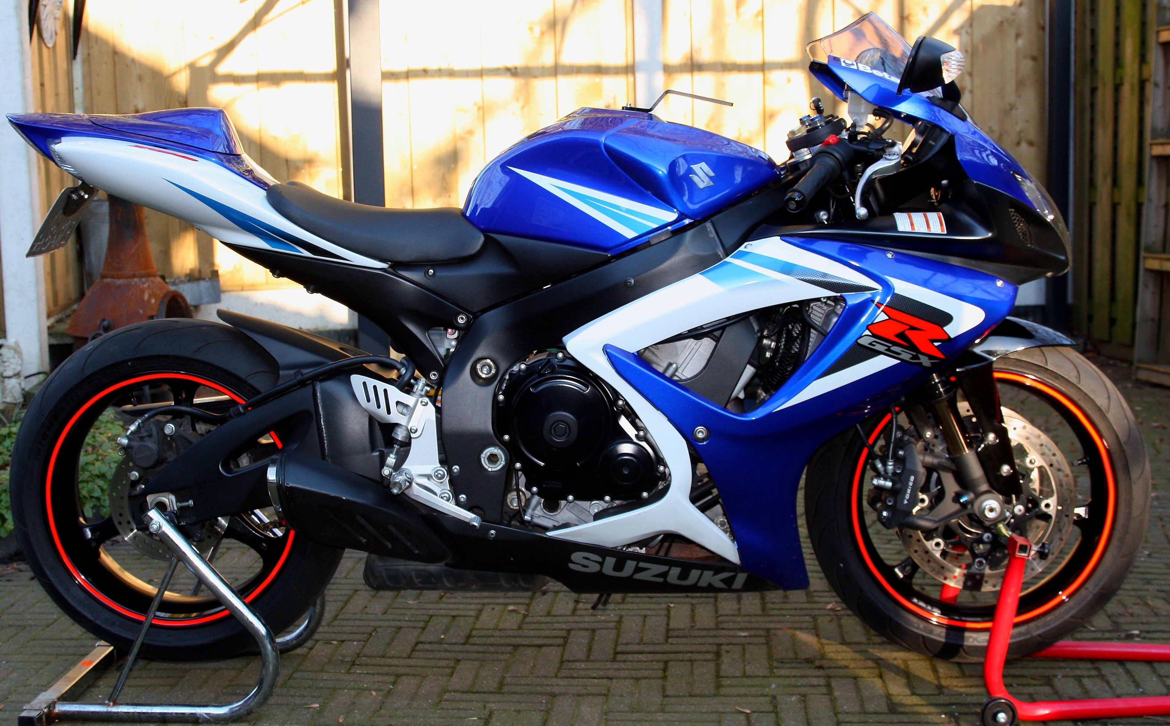 Suzuki GSX R 600 k9