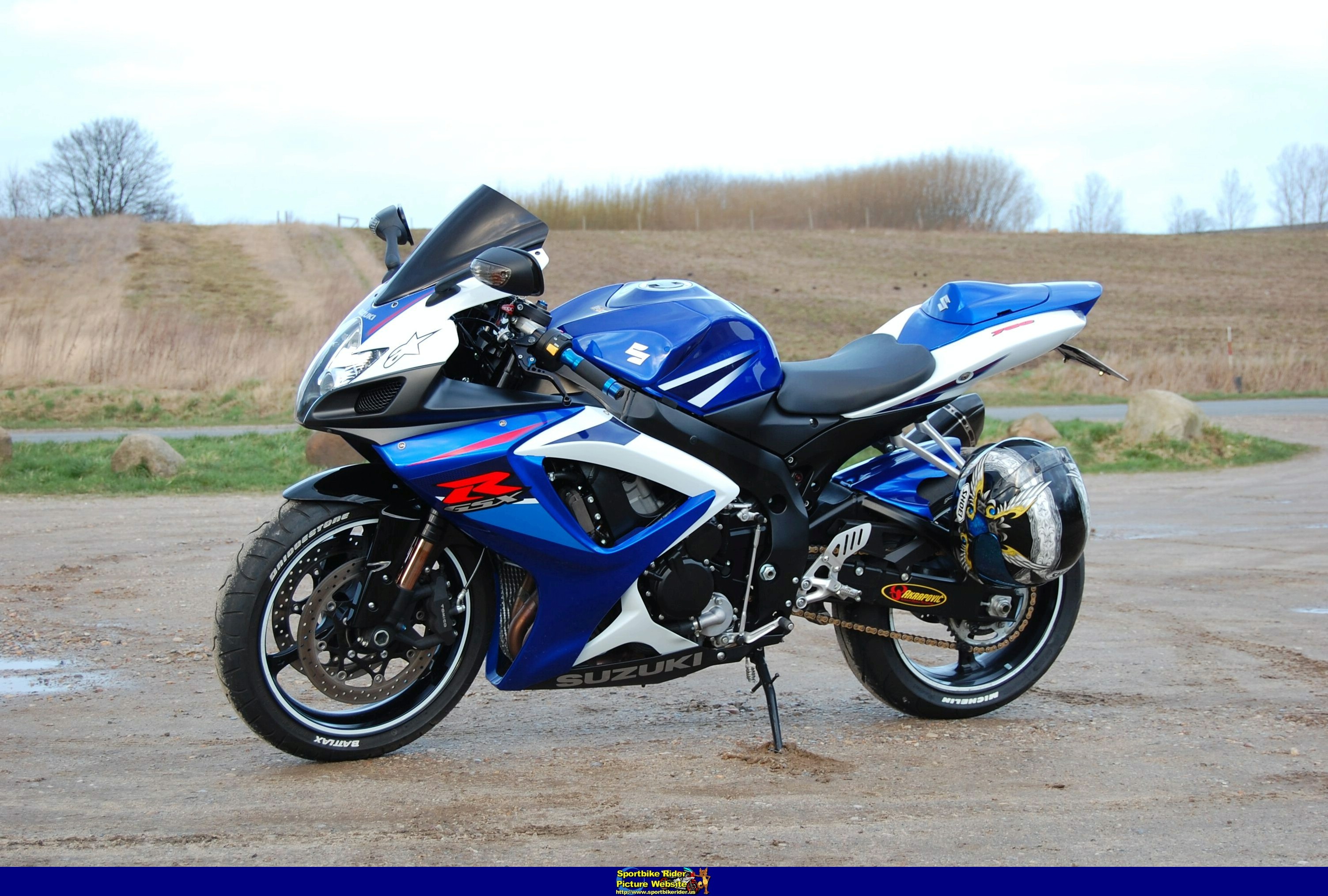 600 видов. Сузуки 750 GSX R. Suzuki GSXR 750. Мотоцикл Сузуки GSXR 750. Suzuki джиксер 750.