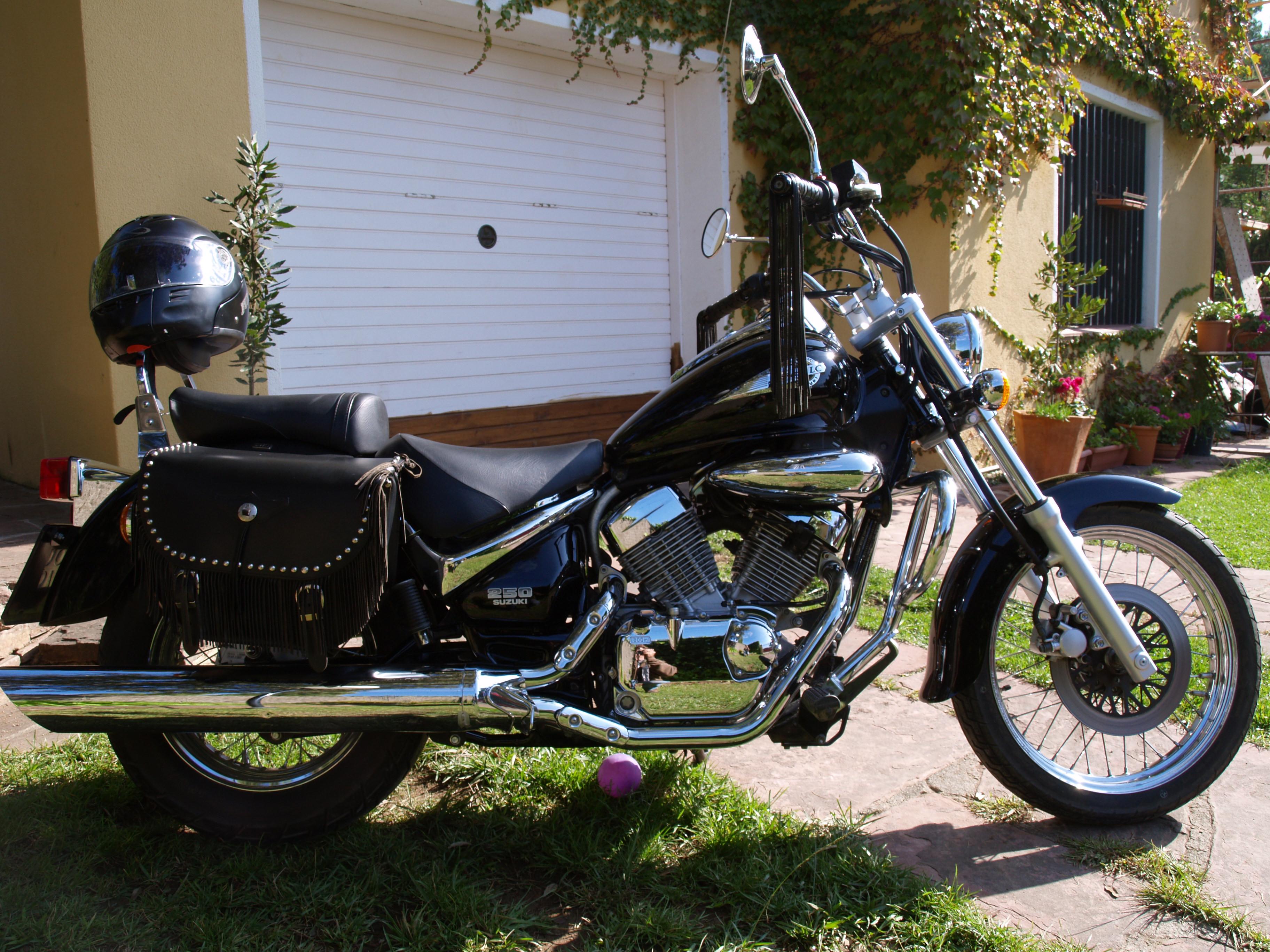 Suzuki Intruder 250LC #8