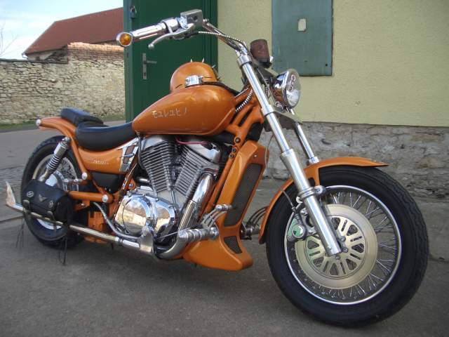 Suzuki Intruder