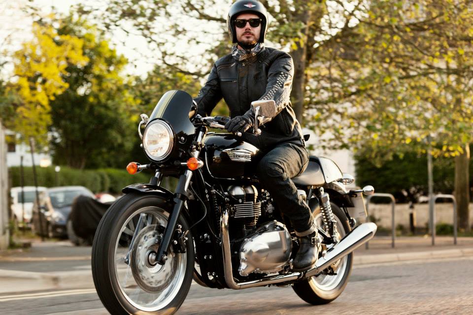 Triumph Thruxton Cafe Racer 3840С…2160