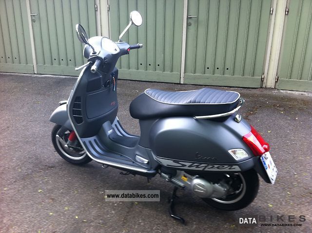 2011 Vespa GTS 300 Super #8