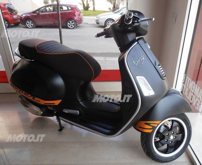 2010 Vespa GTS SuperSport #9