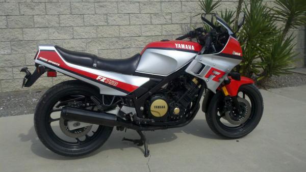 1985 Yamaha FZ 750 (reduced effect) #7