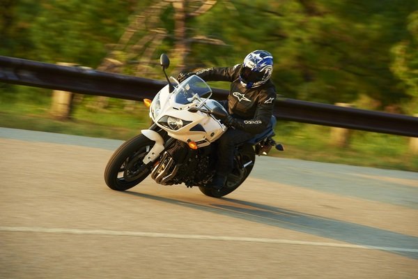 2012 Yamaha FZ1 #9