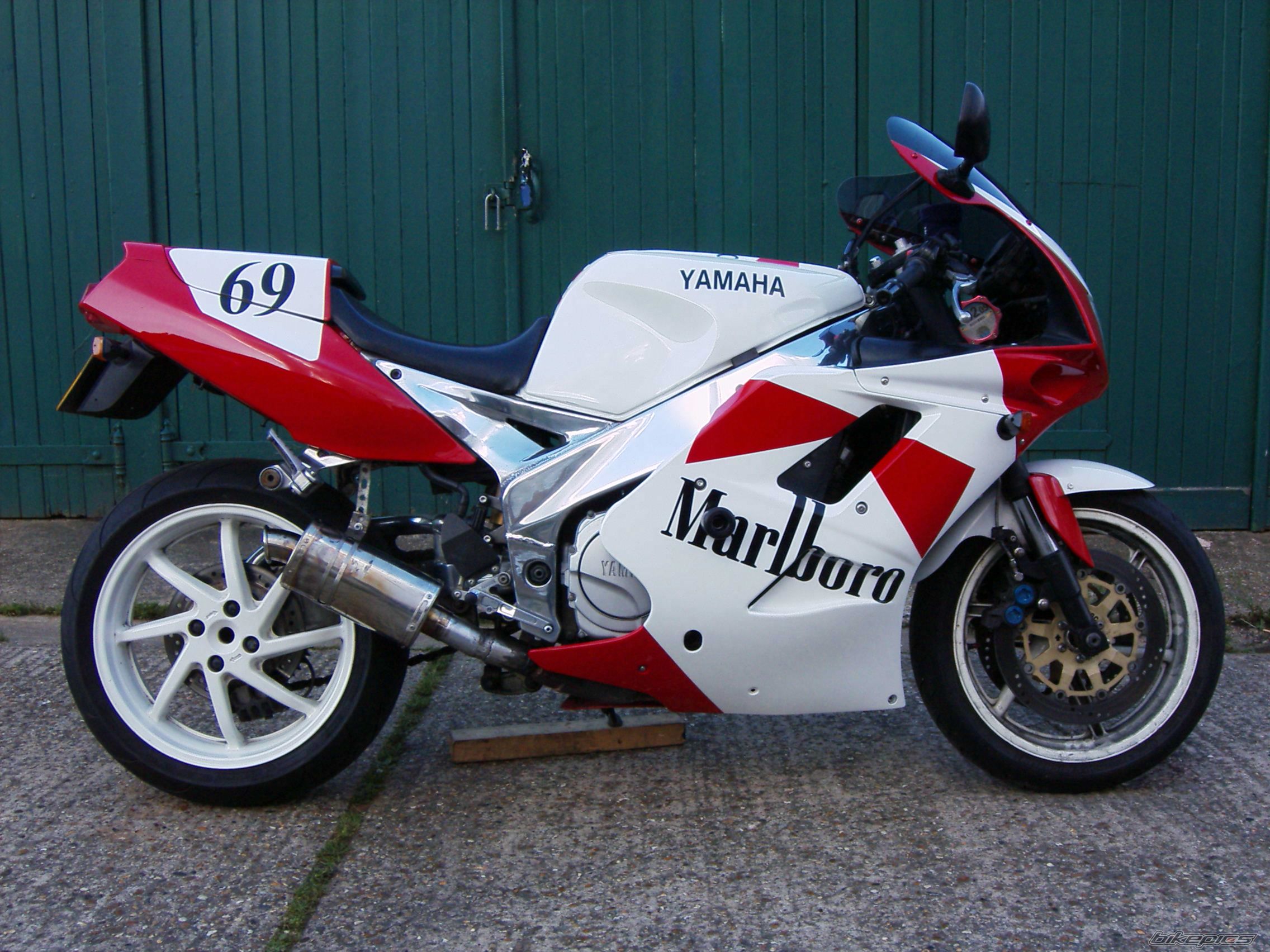 1991 Yamaha FZR 1000 #8