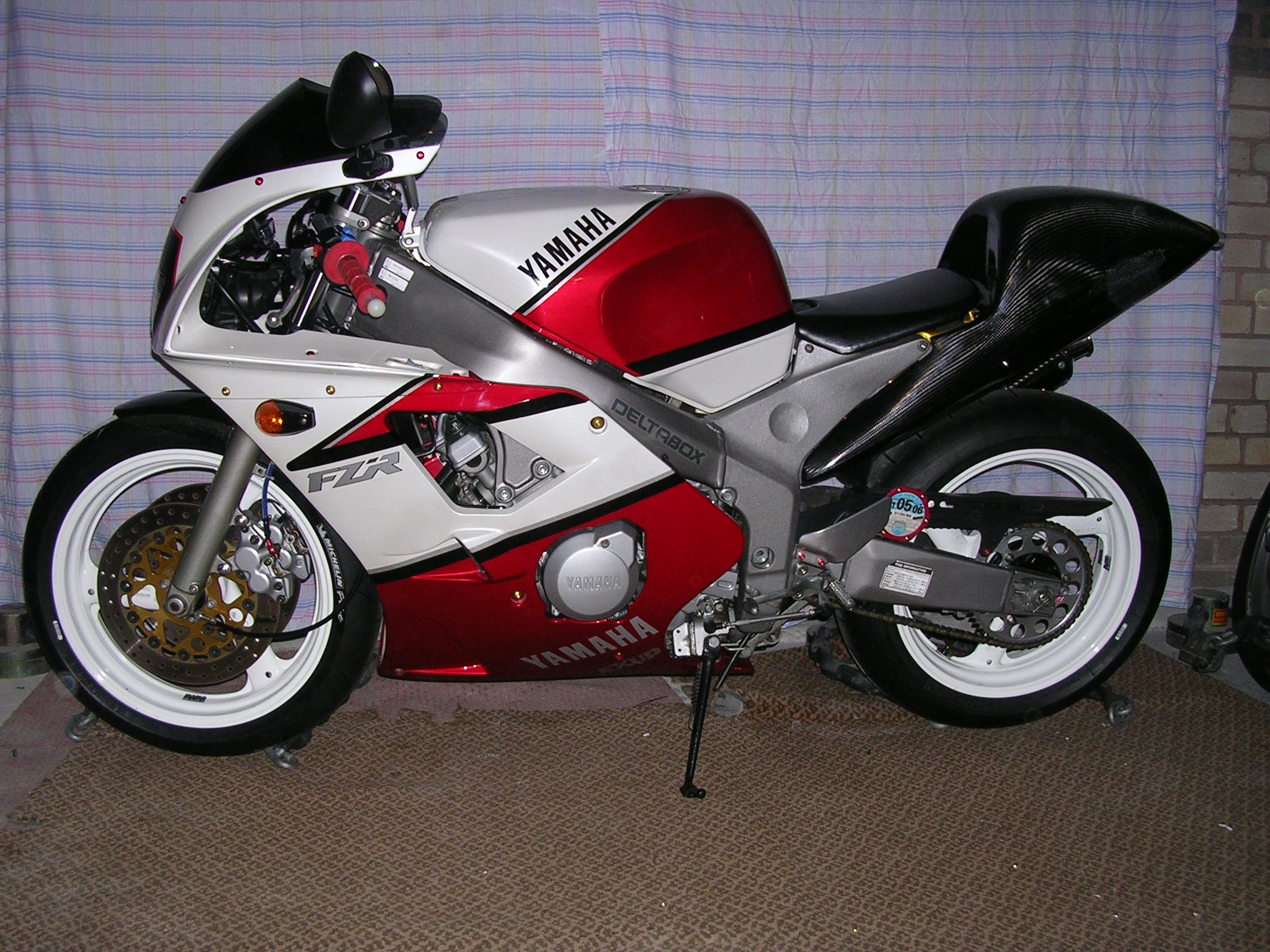 1991 Yamaha FZR 400 RR #9