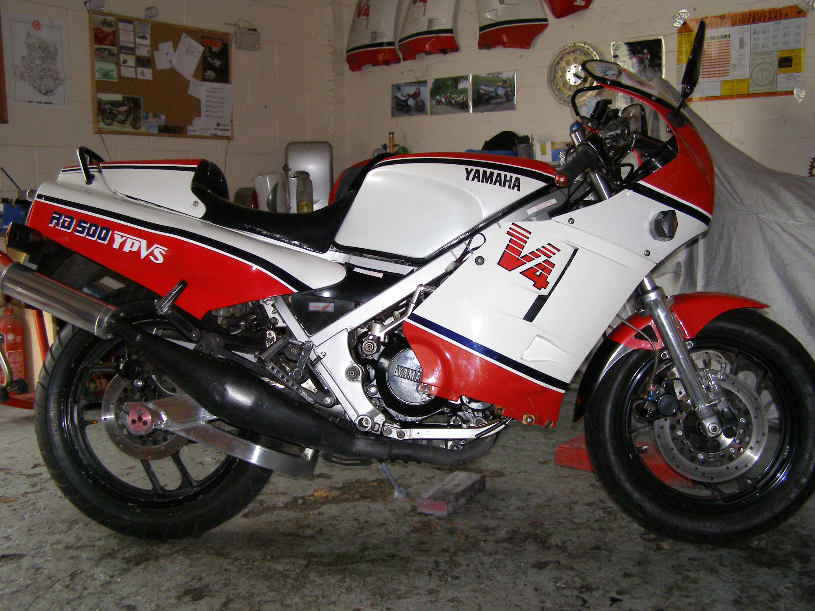 1984 Yamaha RD 500 LC #8
