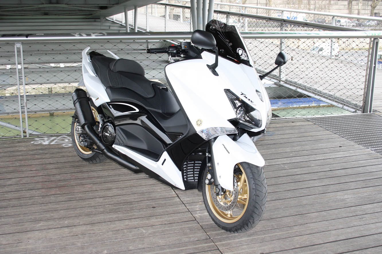 White max. Ямаха t Max 530 White. Yamaha t Max 500 белый. T Max 530 Yamaha prix. Yamaha TMAX 530 белый.