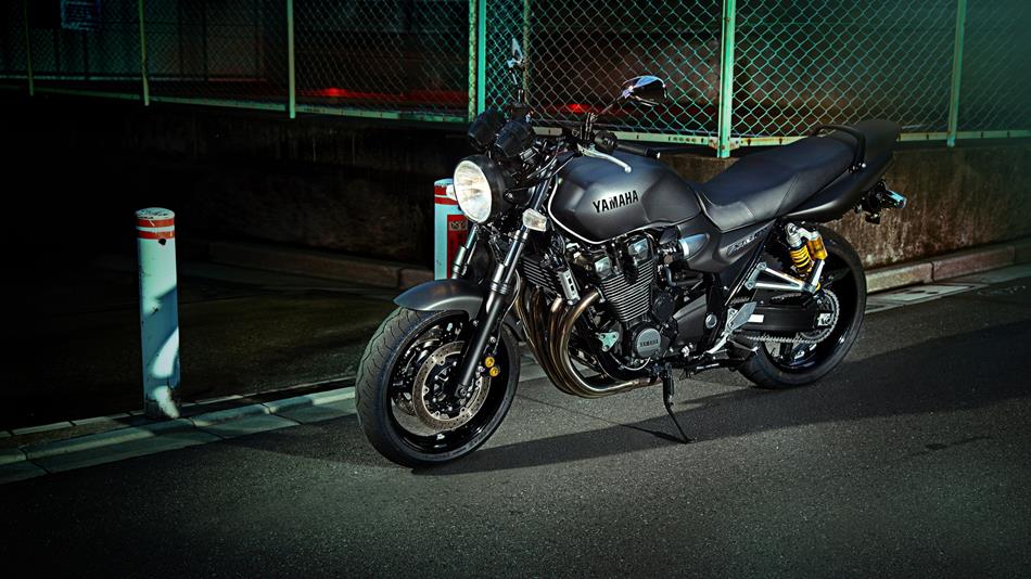 2014 Yamaha XJR 1300 #9