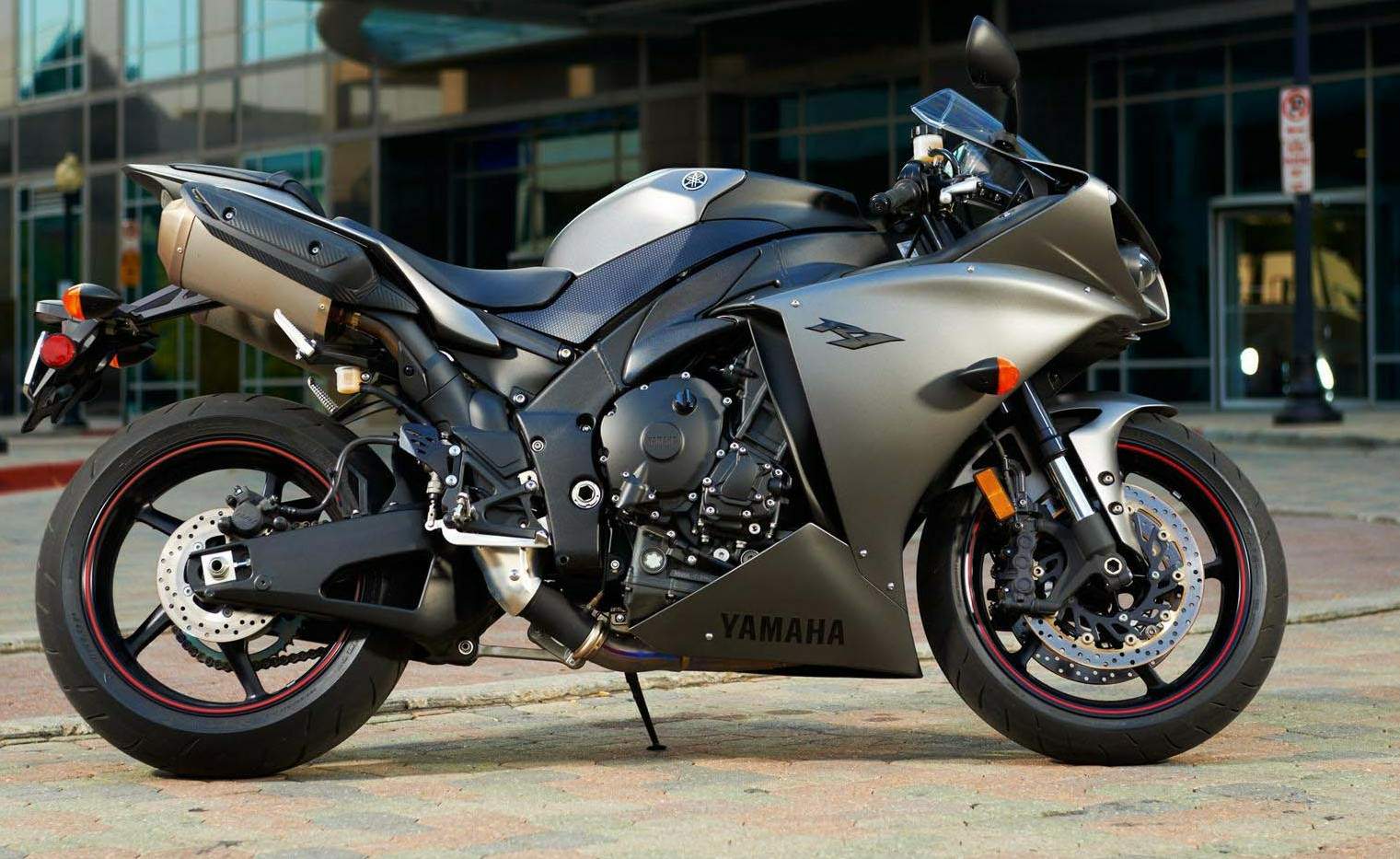 Yamaha YZF 1000 R1 #8