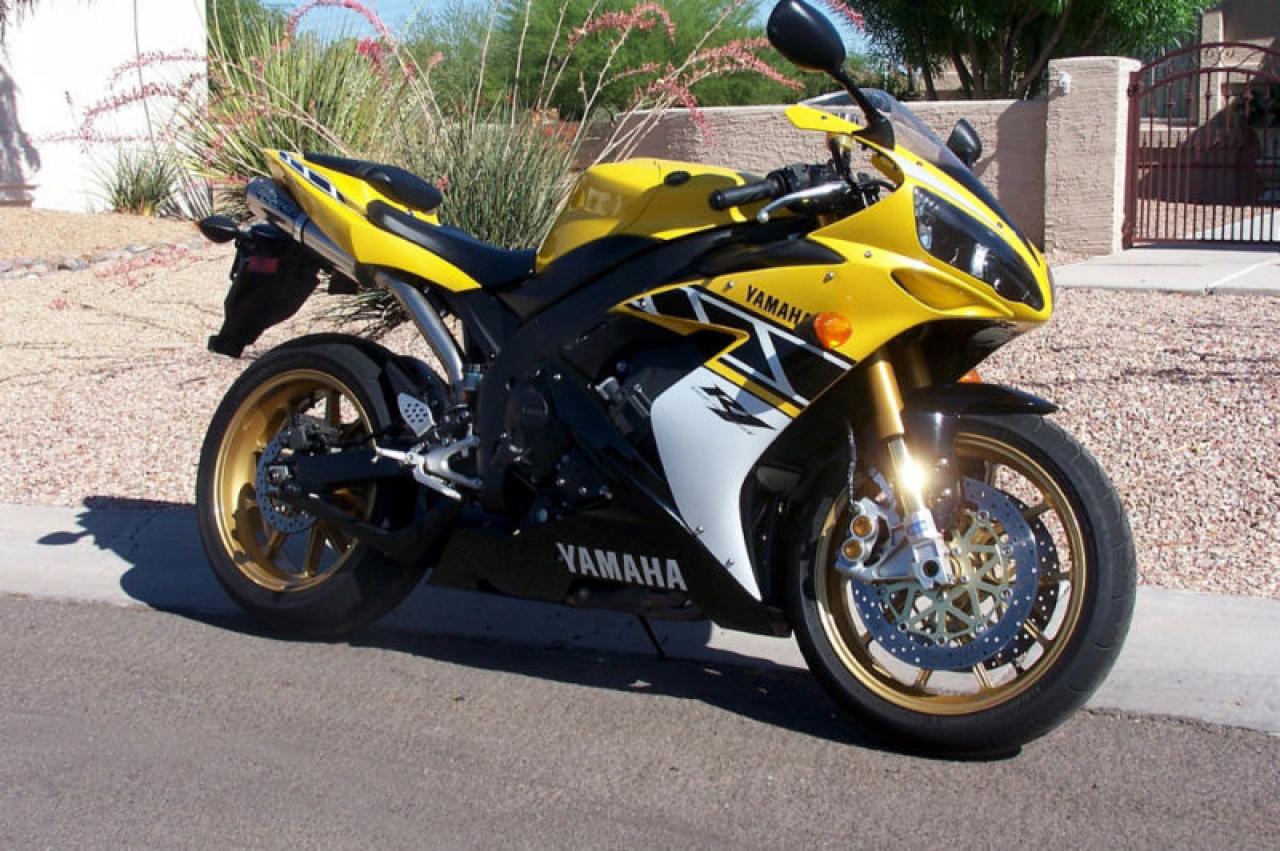 2011 Yamaha YZF R1 LE #7